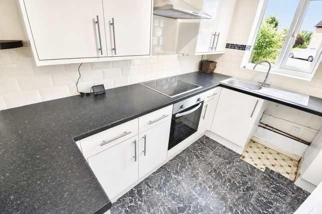 4, Scotney Close, Northampton photo 5