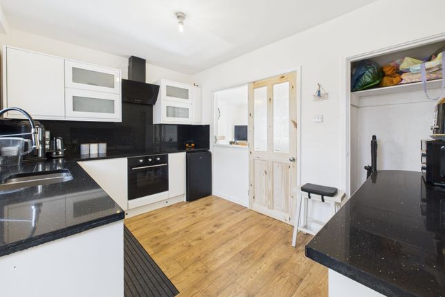 26 Elgar Road, Hull photo 3