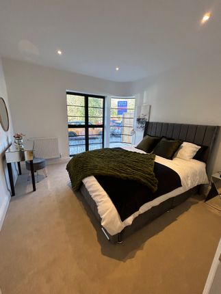 Flat 6, 30, Hollyfield Road, Surbiton photo 4