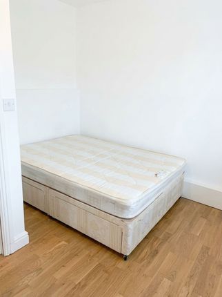 Flat 5, 85 Church Road, London photo 5