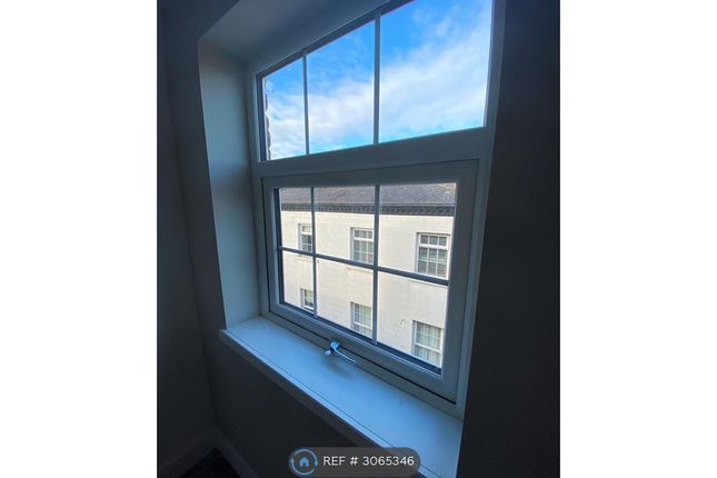 Flat   Silver Street, Wakefield photo 5