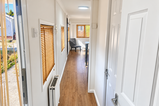 6, Crouch Park, Hockley photo 2