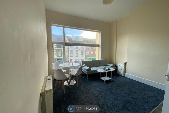 Flat, Marine Road, Pensarn, Abergele photo 2