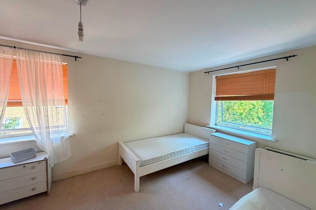 40 Gean Court, London photo 3