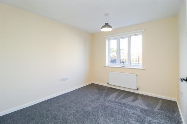 51, Woodhead Close, Ossett photo 5