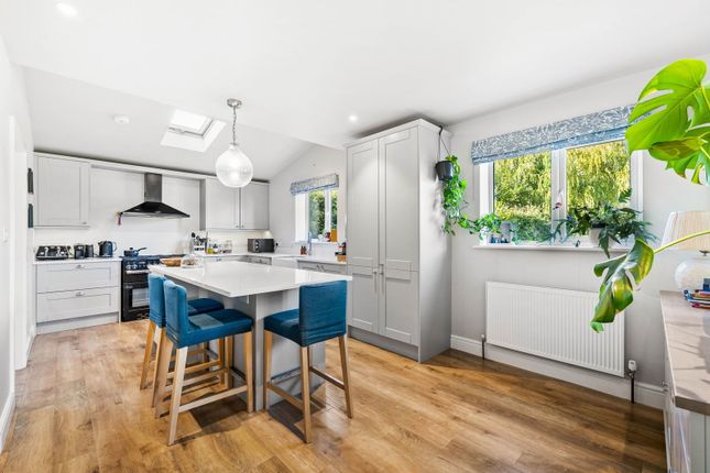 11, Saxbys Lane, Lingfield photo 3