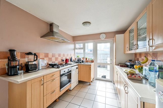 Bungalow for sale in Birch Close E16, Canning Town, London,