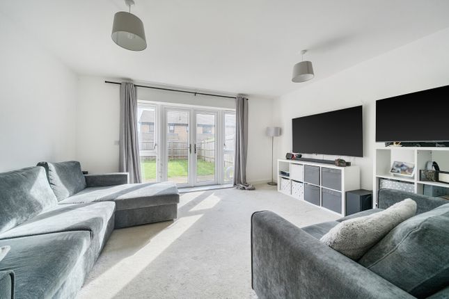 12, Mandarin Grove, Reading photo 3
