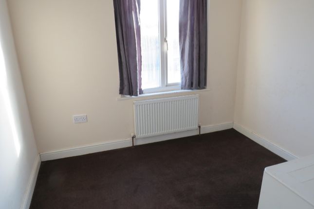 Semi-detached house to rent in Fountain Lane, Oldbury
