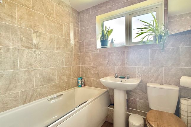 4 Willow Drive, Southampton photo 4