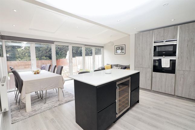18, Gables Avenue, Borehamwood photo 2