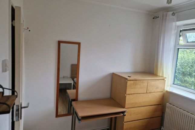 182, Glen Albyn Road, London photo 3