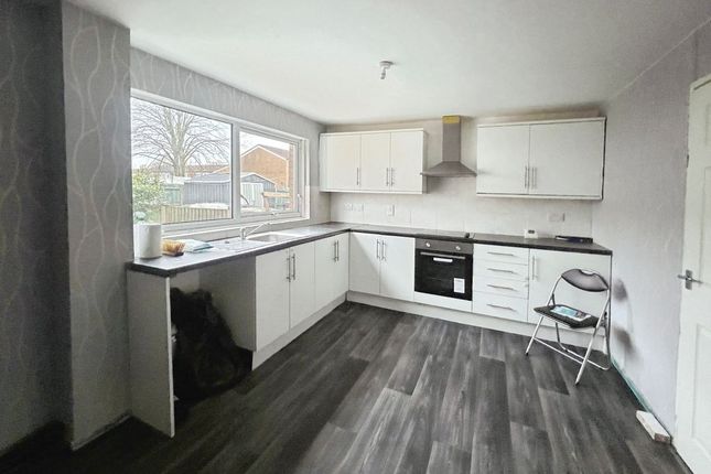 4, Kerry Grove, Bolton photo 3