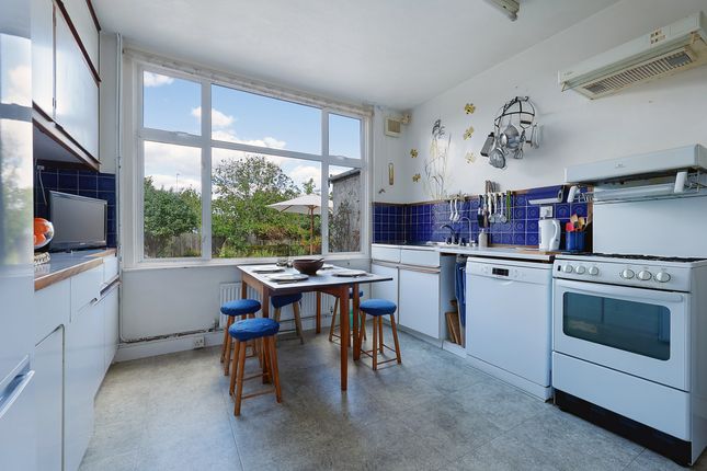 39, Highlands Road, Surrey photo 2
