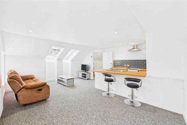 Flat 7, 2-12, Market Place, St. Columb photo 2