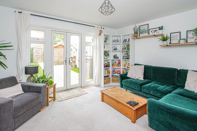 41, Legion Field Crescent, Tring photo 3