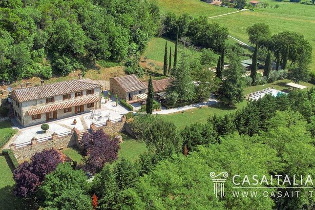Thumbnail Villa for sale in Volterra, Toscana, Italy