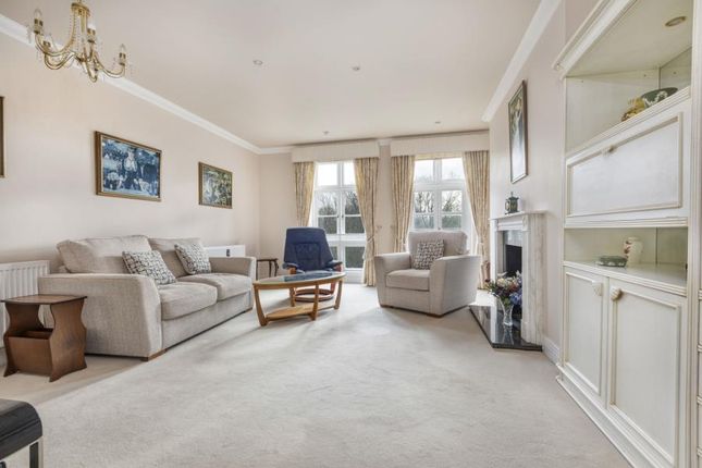 Flat 10 Gillespie House, Holloway Drive, Virginia Water photo 2