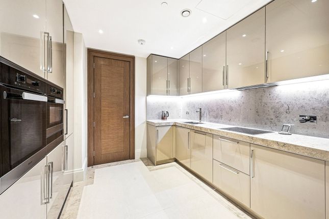 Flat for sale in Strand, Covent Garden