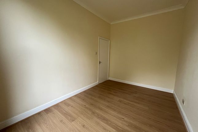Flat C, 23, Mount View Road, London photo 4
