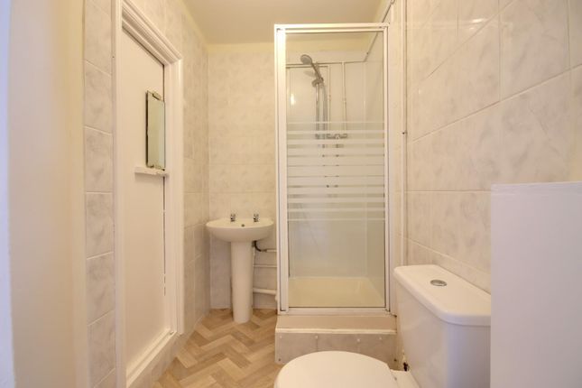 Flat 4, 6 Westfield Terrace, Gloucester photo 5
