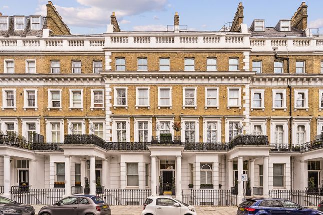 Flat for sale in Onslow Gardens, London