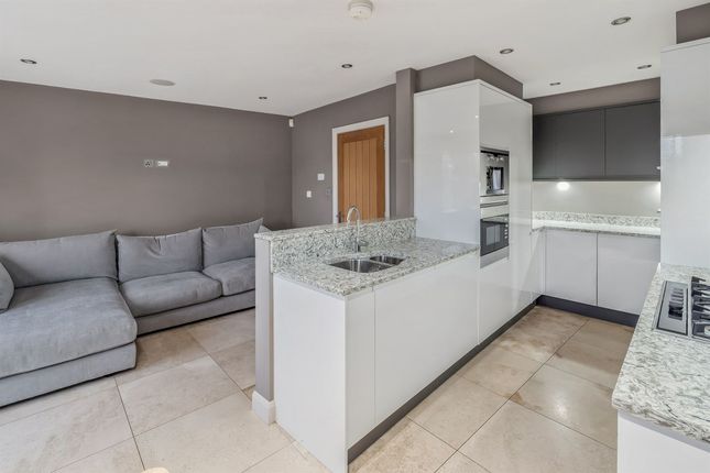 4 Edge View Crescent Merrymans Lane, Alderley Edge photo 4