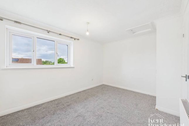 10 Colchester Close, Chatham photo 3