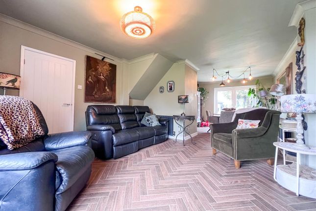 23, Quarry Close, Stoke-On-Trent photo 2