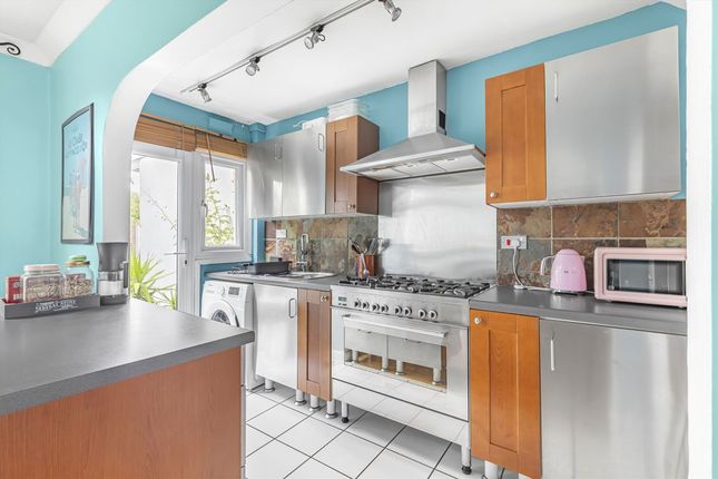 14, Sunningdale Avenue, Feltham photo 3