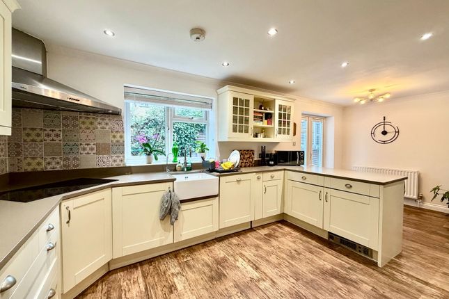 2, Alders Close, Edgware photo 3