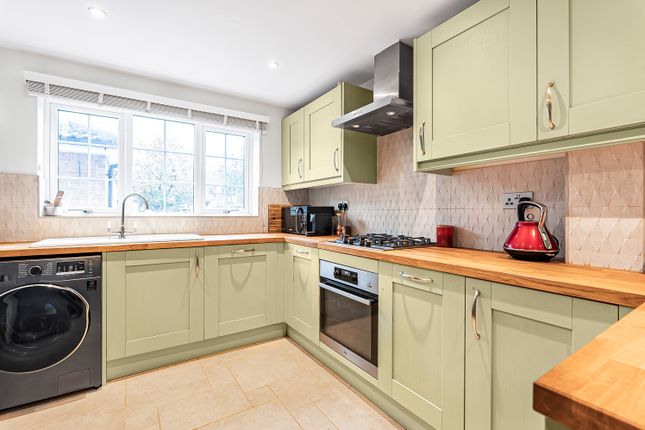 26, Stirling Way, Hertfordshire photo 4
