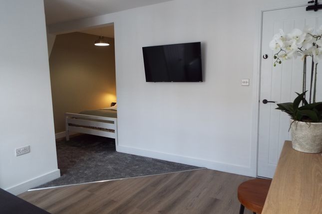 Room 3, Mansfield photo 2