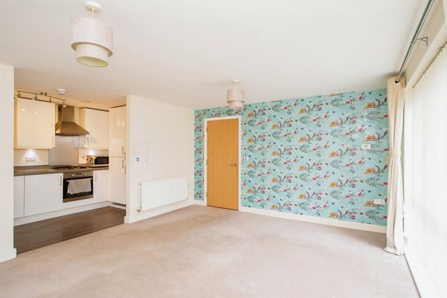 Flat for sale in Groundsel Walk, Hemel Hempstead