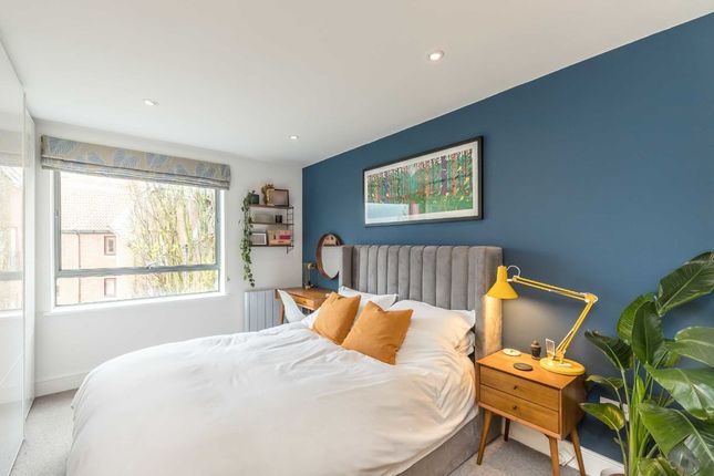 Flat for sale in The Bittoms, Kingston Upon Thames