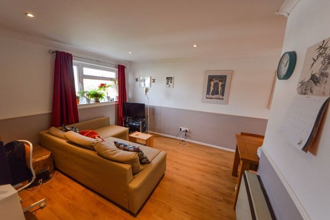 21, Valentine Court, Waterlooville photo 4