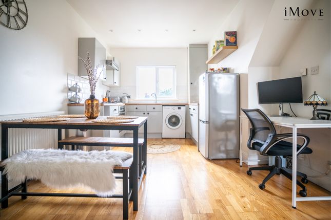 Thumbnail Flat for sale in Westwell Road, London