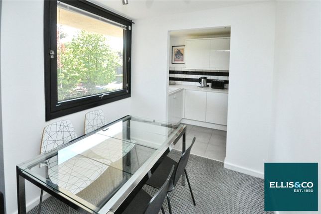 49, Britten Close, Golders Green photo 4