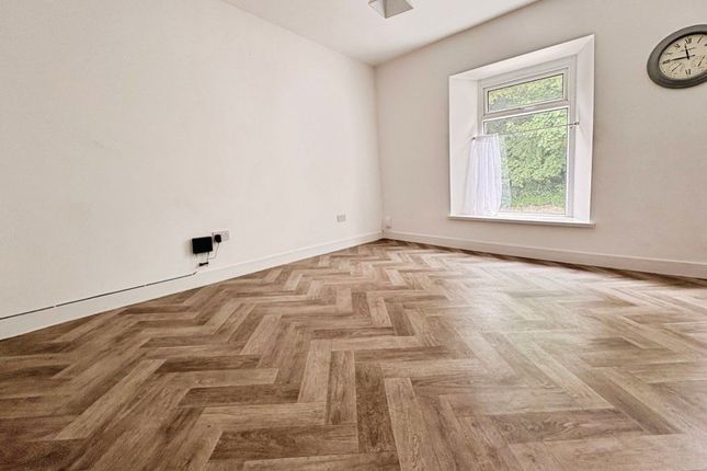 61b, Pant Yr Heol, Neath photo 2