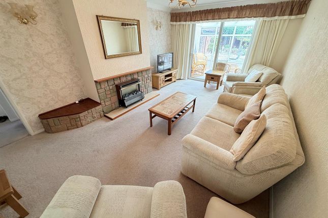 29, Winmer Avenue, Great Yarmouth photo 2