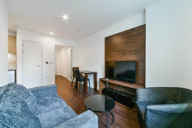 Flat to rent in King Henry Terrace, Sovereign Court, The Highway, London