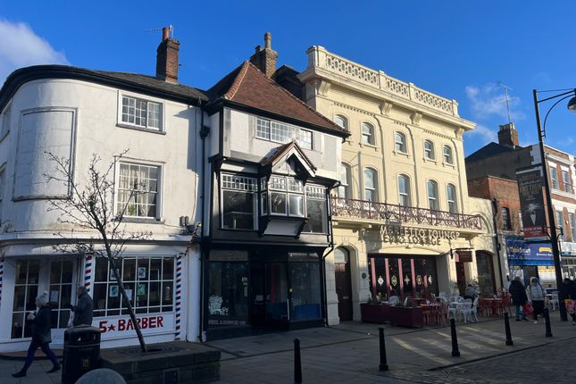 Retail premises to let in High Street, High Wycombe