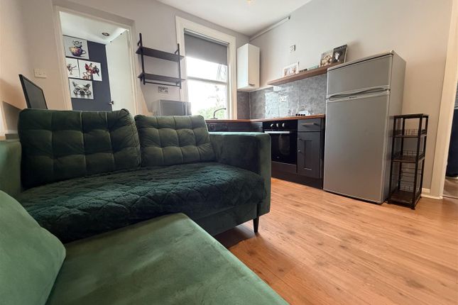 Flat 3, 39, Brighton Road, Purley photo 5