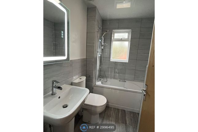Shire Close, Shaw, Swindon photo 3