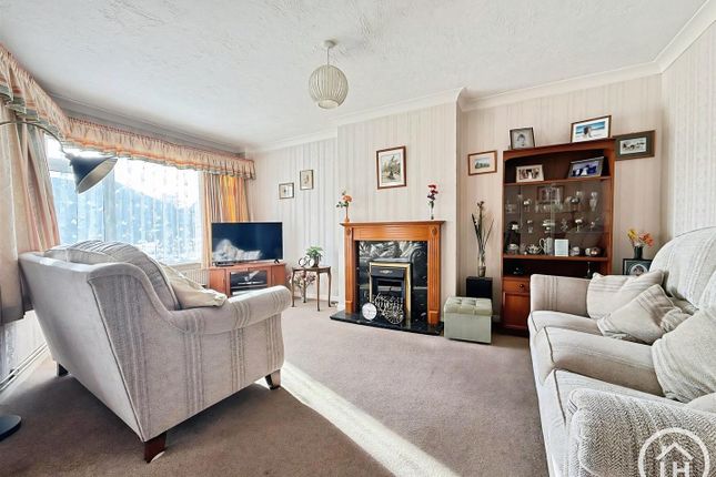 28, Woodside Gardens, Sittingbourne photo 2