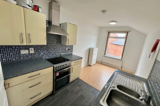 First Floor Flat, 44, Towcester Road, NORTHAMPTON photo 3