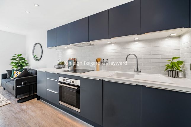 E78B1F7E-A965-4E9c-B