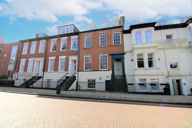 Thumbnail Property for sale in Kingston Square, Hull