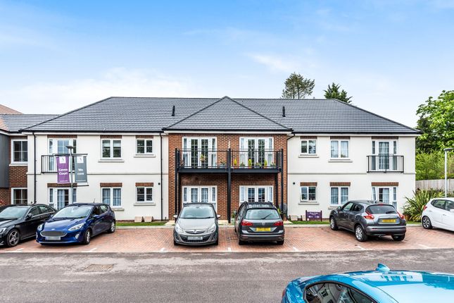 EAVES COURT TWO BEDROOM, The Retreat, Princes Risborough photo 3