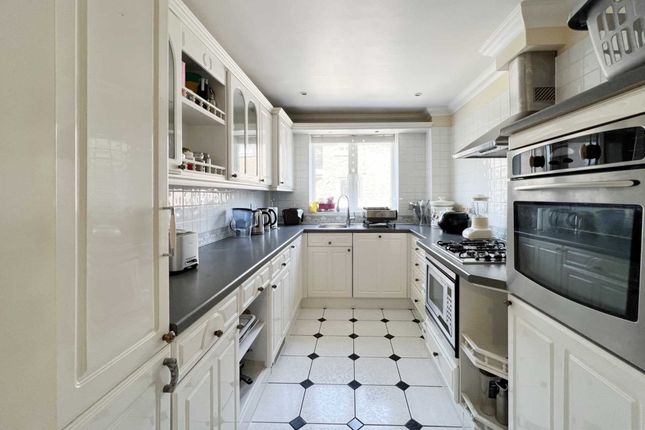 Trent House, Kingston Upon Thames photo 3